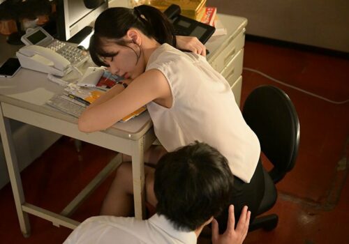 Cảm giác sung sướng tuyệt vời của cậu nhân viên khi lén địt nàng sếp xinh đẹp Cảm giác sung sướng tuyệt vời của cậu nhân viên khi lén địt nàng sếp xinh đẹp