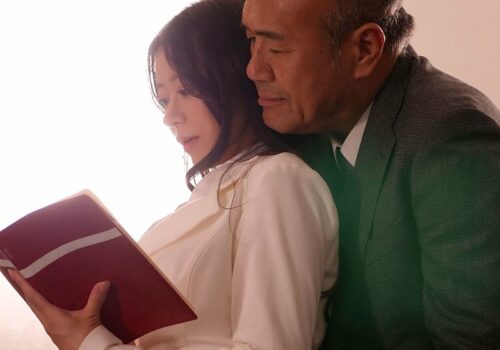 Cho vợ của cậu “phục vụ” tôi một đêm nhé cấp dưới