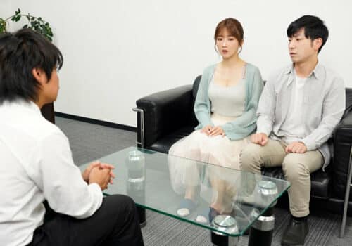 Cô vợ trẻ xinh đẹp làm nô lệ tình dục cho tên xã hội đen để cứu con trai Cô vợ trẻ xinh đẹp làm nô lệ tình dục cho tên xã hội đen để cứu con trai