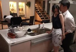 Tin tưởng vợ yêu 100%, Anh xã thách đồng nghiệp tán tỉnh và cái kết Tin tưởng vợ yêu 100%, Anh xã thách đồng nghiệp tán tỉnh và cái kết